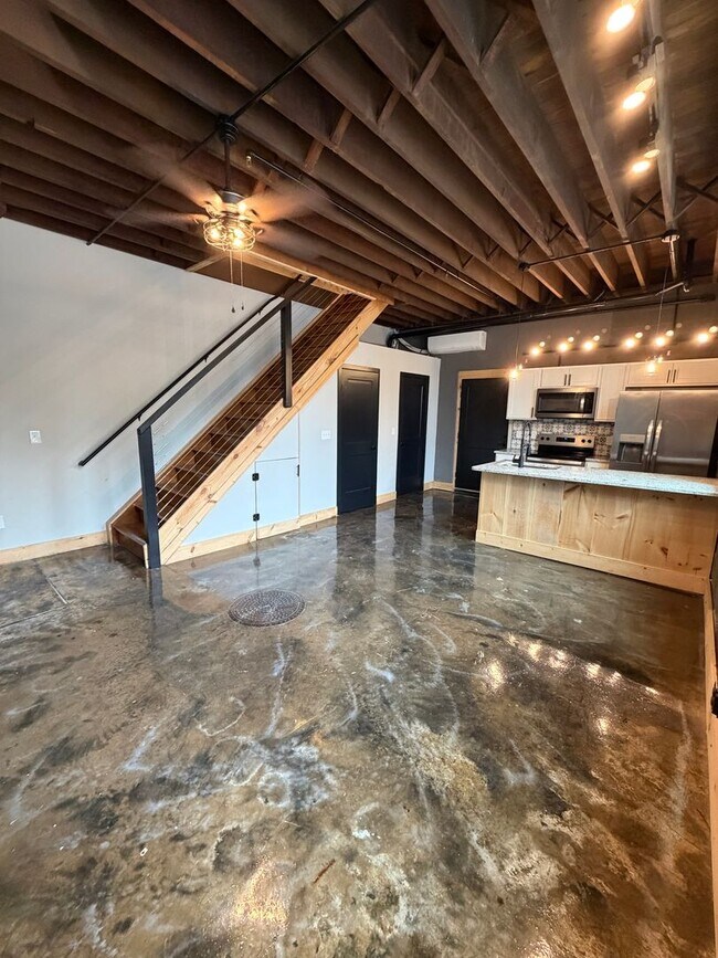 Building Photo - 1 Bed w/ 1.5 bath LOFT apartment with 2 car GARAGE - Hanover, PA