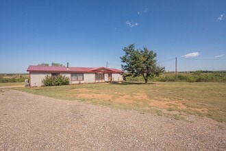 Building Photo - Country home for Lease!