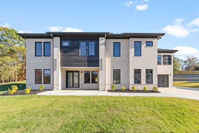 Primary Photo - 555 Versailles Dr