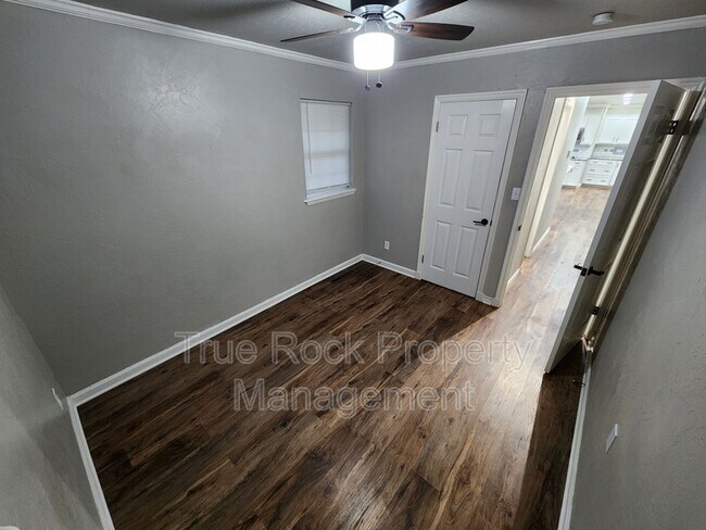 Building Photo - 204 S Morrison Dr
