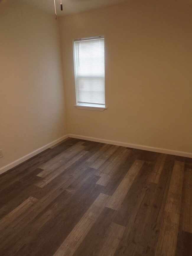 Building Photo - Great redo across the street form Pat Henry Elementary School