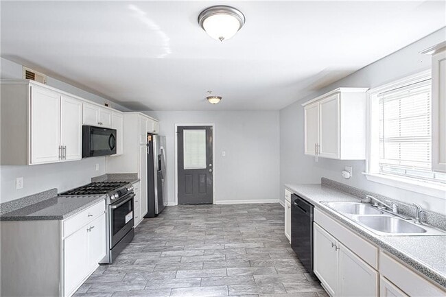 Building Photo - 389 Riverbrook Trail