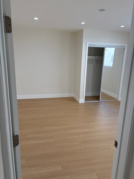 Building Photo - 1242 N New Hampshire Ave