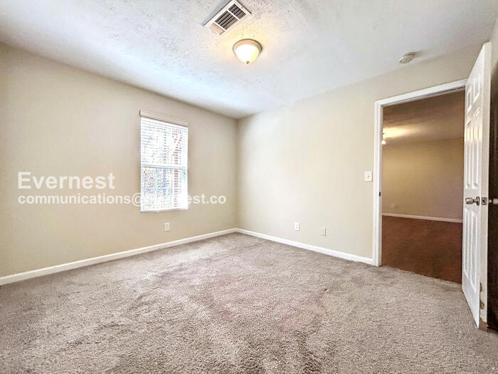 Building Photo - 5 Rosemont Ct