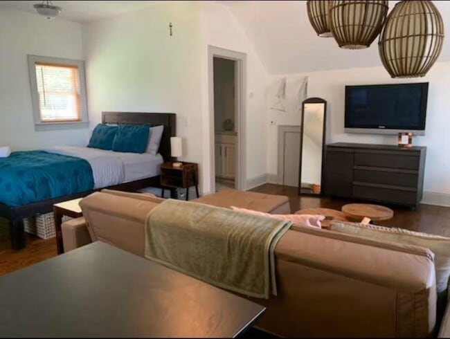 Building Photo - 2284 Cottage Grove Ave SE