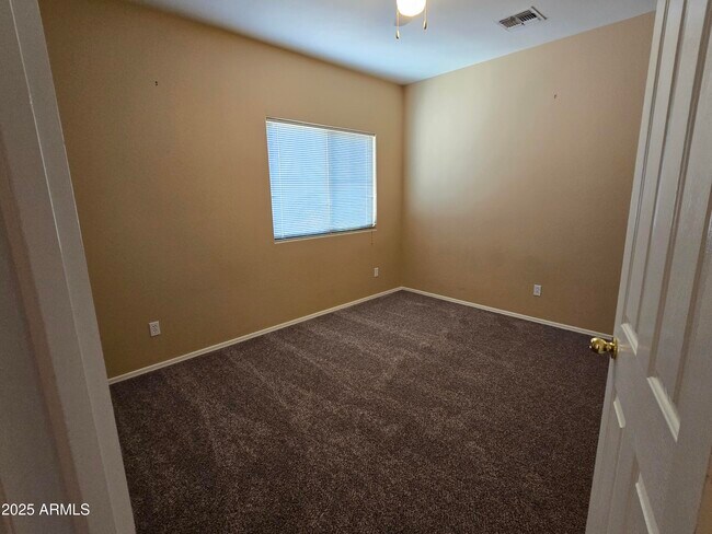 Building Photo - 16036 W Custer Ln