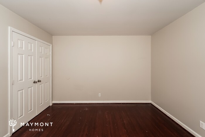 Building Photo - 900 Glenvalley Dr