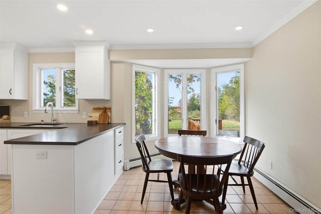 Building Photo - 14 Flax Pond Woods Rd