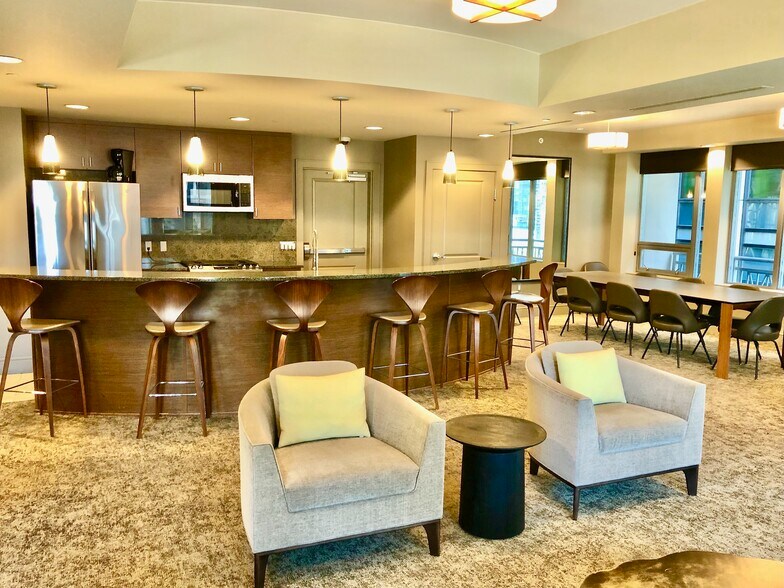 Recreation Room Bar & Dining Area - 819 Virginia St