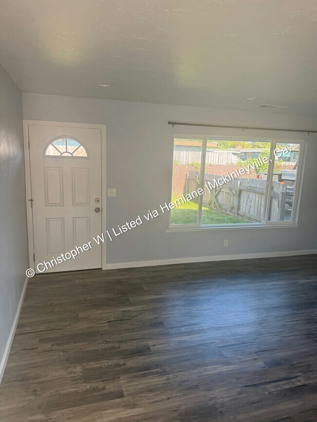 Building Photo - 1229 Fernwood Dr