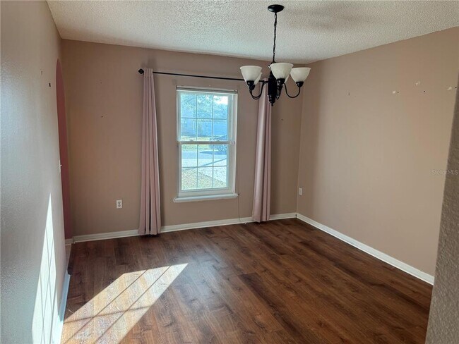 Building Photo - 712 Waxwing Ct