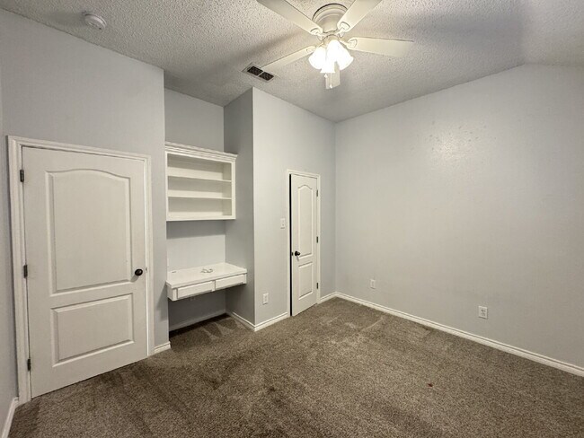 Building Photo - Spectacular 4 Bed 2 Bath in South Lubbock! Cooper School District!