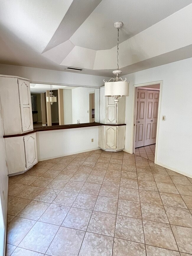 Building Photo - 7955 E Chaparral Rd