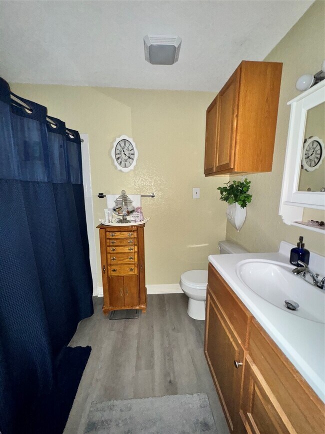 Building Photo - 418 Garland Dr