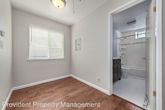 Building Photo - 2 br, 1.5 bath House - 127 N. 9th Street