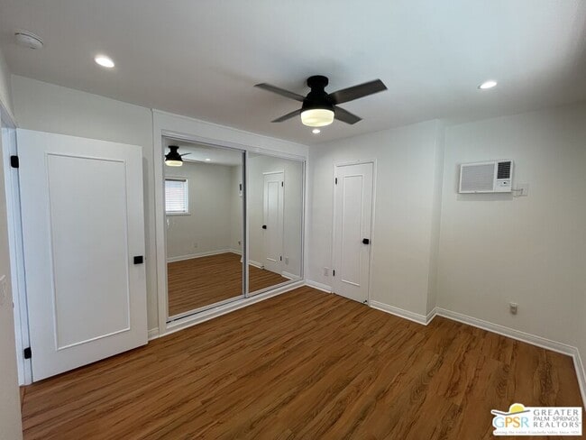 Building Photo - 1104 Masselin Ave