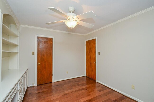 Building Photo - 3015 Bainbridge Ct
