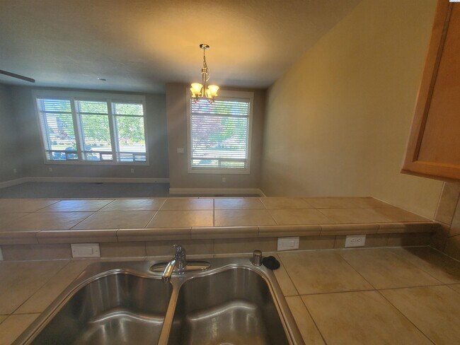 Building Photo - Columbia Point condo for rent