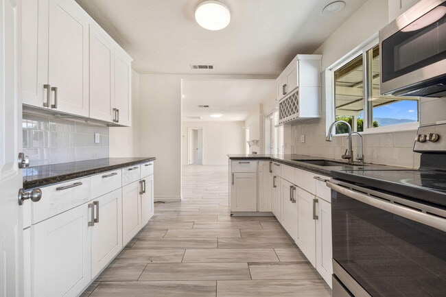 Building Photo - 33515 Wishing Well Trail