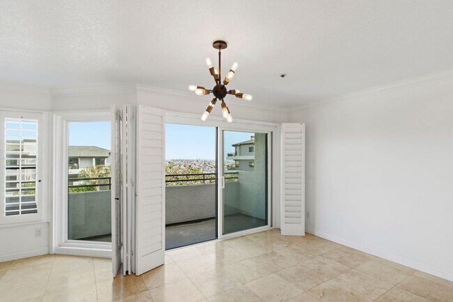 Building Photo - Ocean and Newport Harbor Views