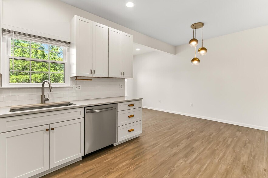 Building Photo - 239 Golden Larch Ter NE