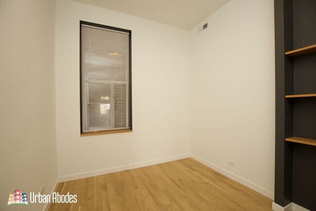 Building Photo - 908 N California Ave