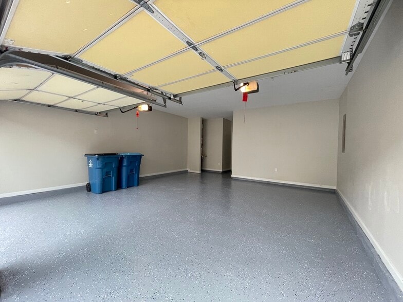 Building Photo - 2650 Royston Dr