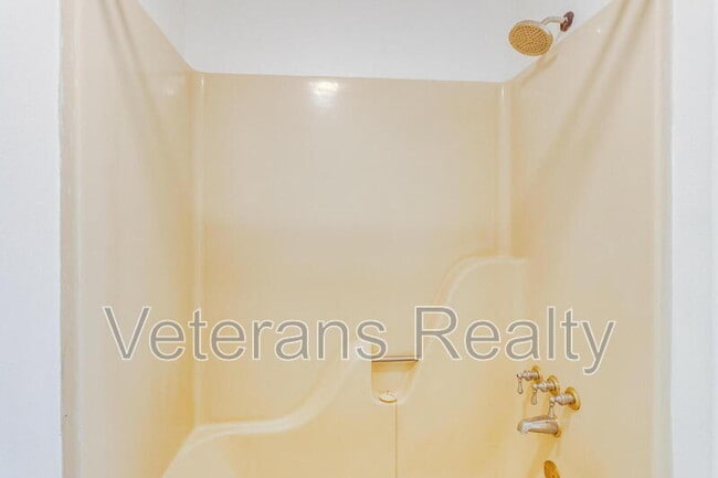 Building Photo - 1210 Spring Dr