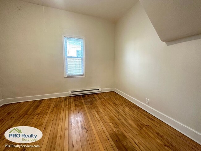 Building Photo - 201 20th Ave NE