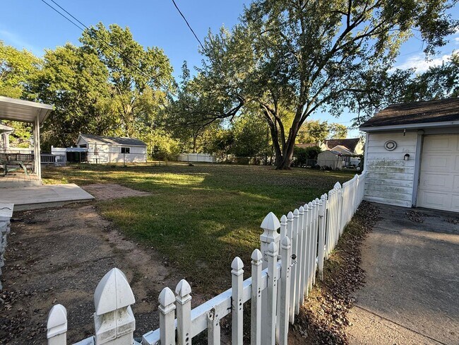Building Photo - 35269 Sheridan St