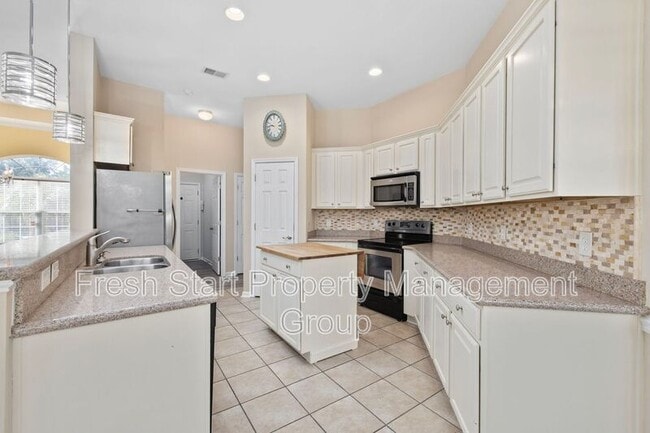 Building Photo - 414 Carriage Lake Dr