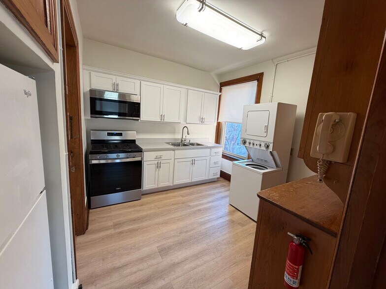 Building Photo - 3 E Chestnut St