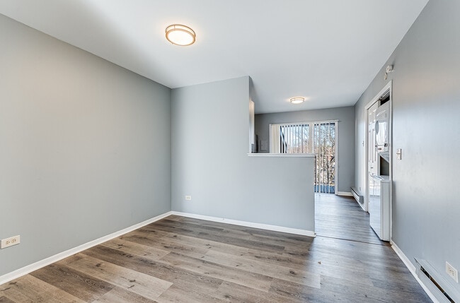 Building Photo - 190 S Waters Edge Dr