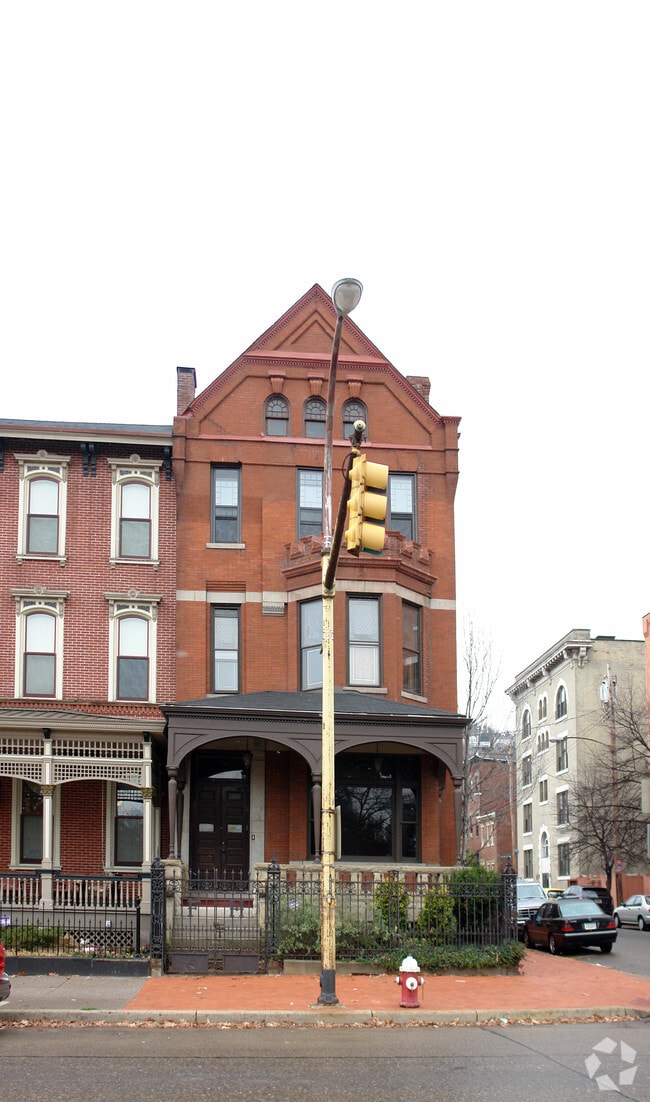 Building Photo - 400 W North Ave