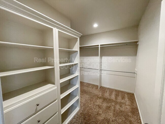 Building Photo - 11207 Akron Ave