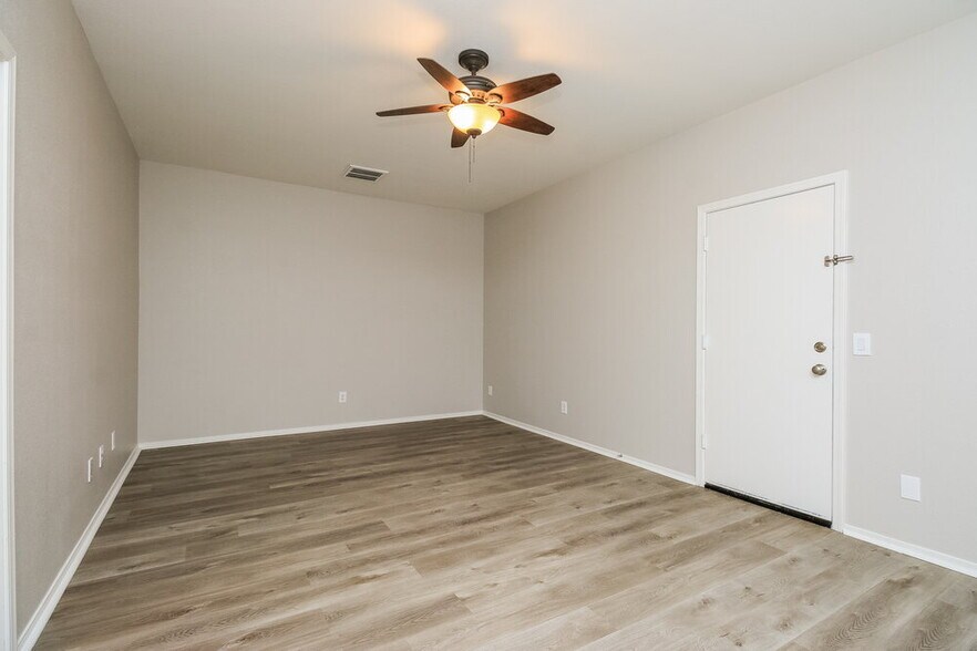 Building Photo - 6629 W Range Mule Dr