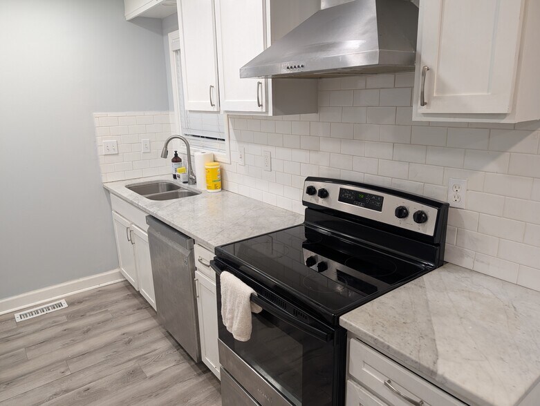 Building Photo - 1263 Oakland Dr SW