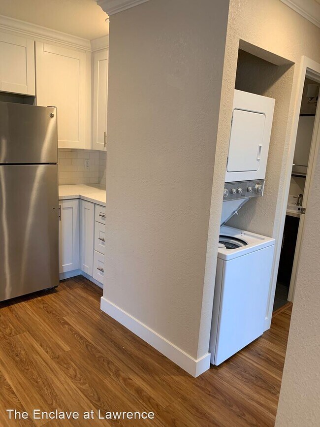 Building Photo - 1981 St Lawrence Dr