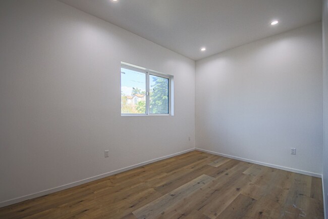 Building Photo - 121 S Coronado St