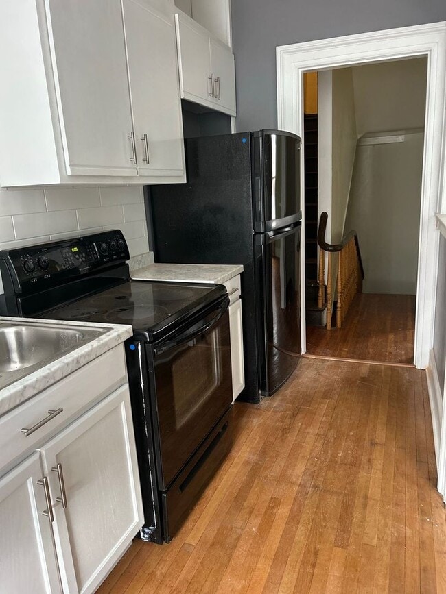 Building Photo - 475 W Market St