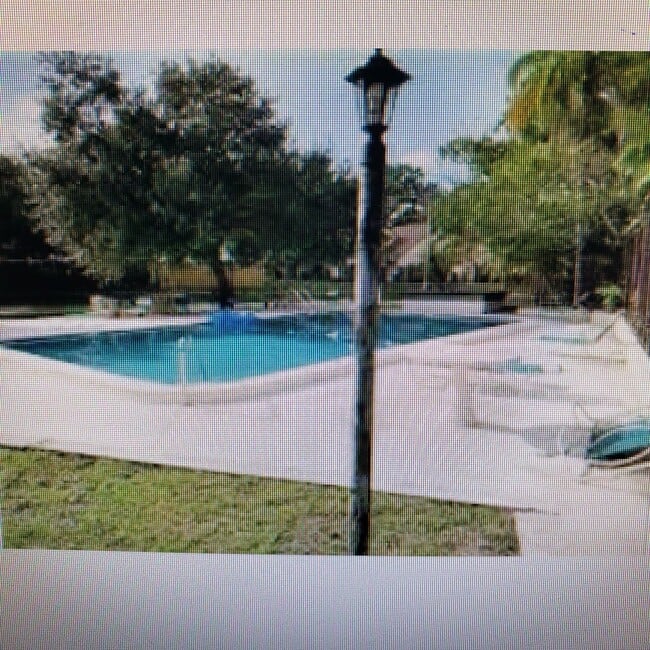 Building Photo - Nice 2bed and 1.5 bath townhouse near USF