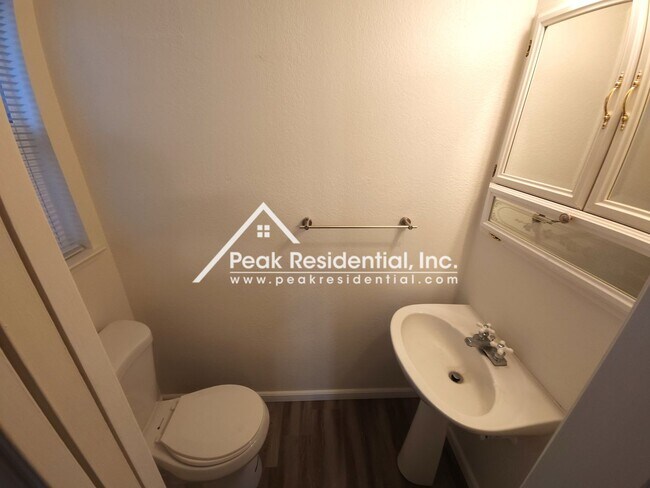 Building Photo - Nice 3bd/1.5 ba Carmichael Home With RV Access!