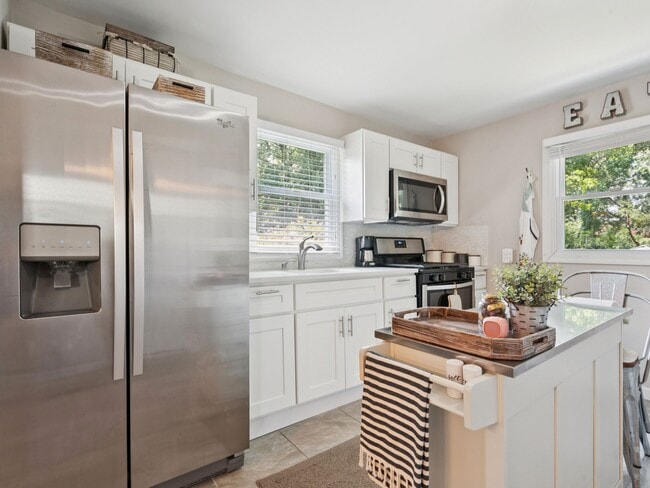 Building Photo - 718 Walnut St.