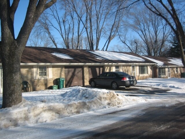 Building Photo - Valley View Bungalows