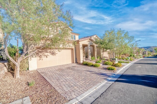 Building Photo - SUMMERLIN - FULLY FURNISHED - ALL UTILITIE...
