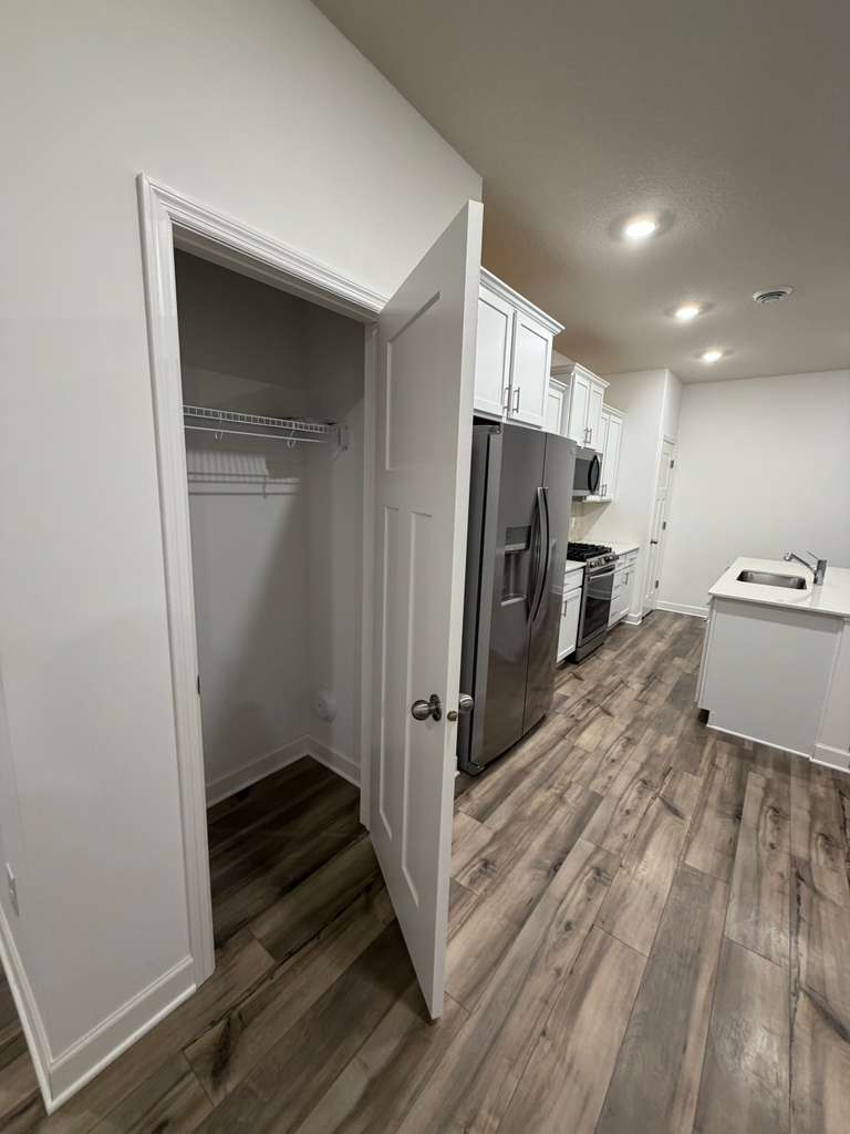 Building Photo - 10604 Heron Ave S