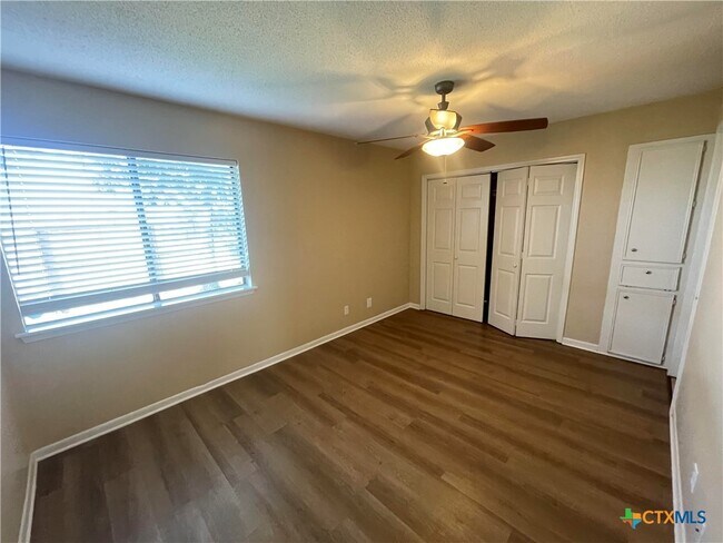 Building Photo - 204 Rattan Dr