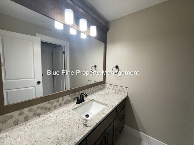Building Photo - 1507 47th St