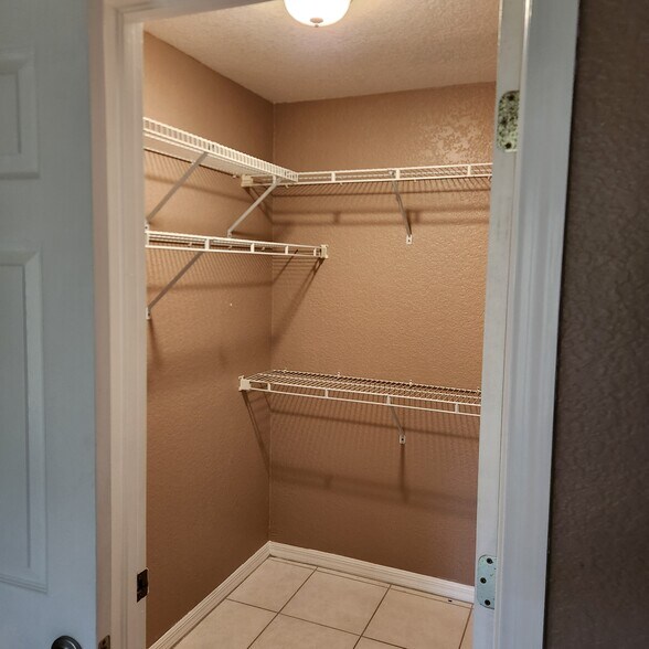 Building Photo - 1037 SE 11th St