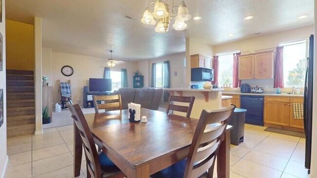 Building Photo - 3 Bedroom Cedar Crossing Townhome